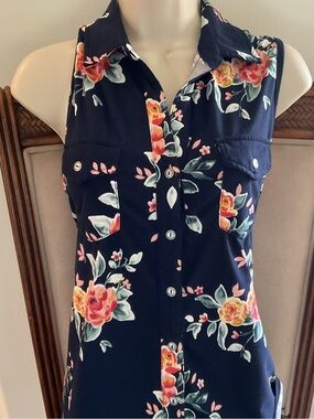 Market & Spruce Navy Sleeveless Floral Button-Front Shirt